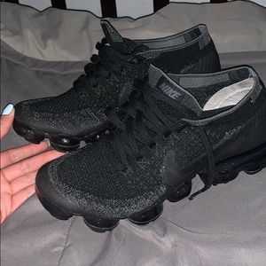 TRIPLE BLACK VAPORMAX 🌚